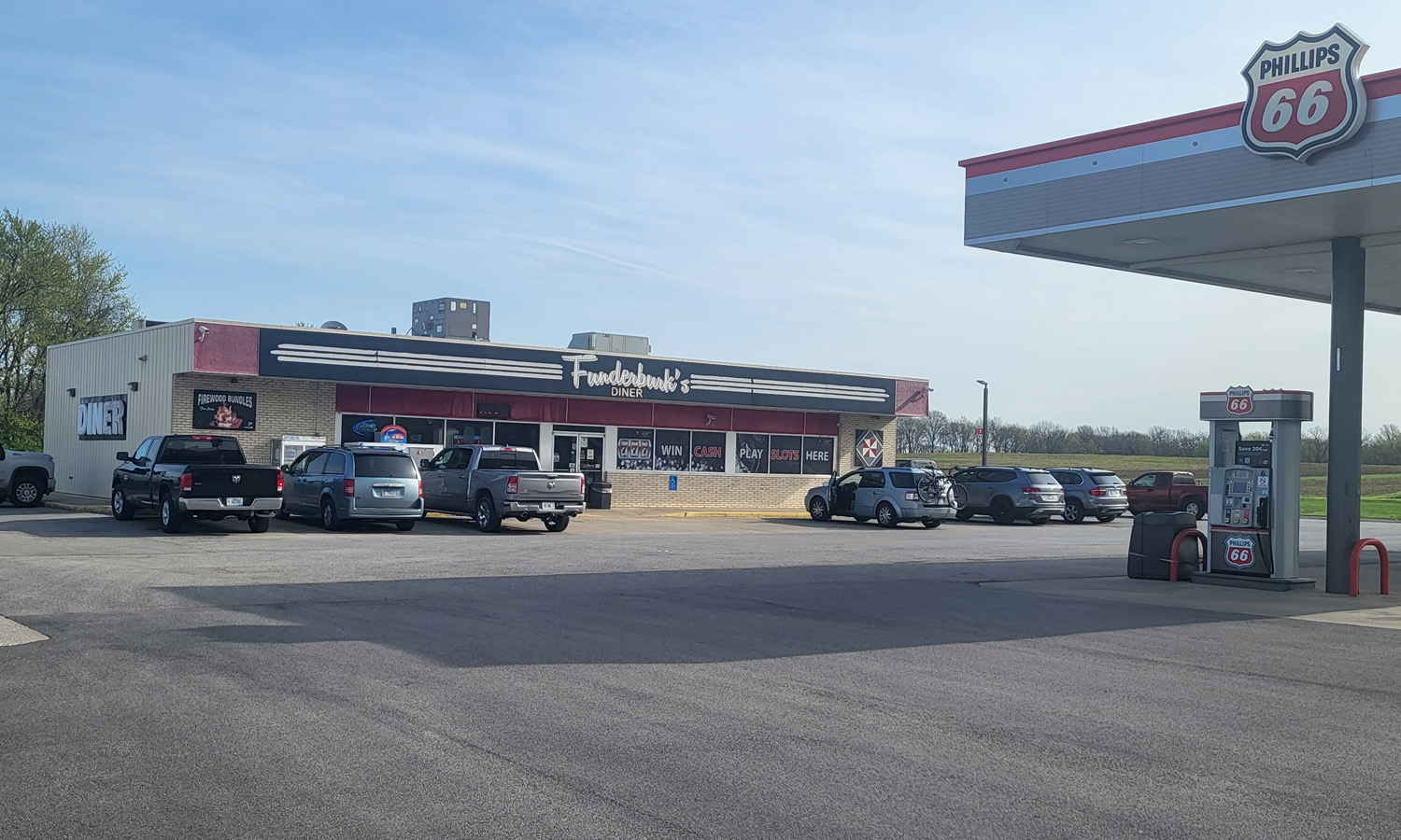 Funderburk's Diner and Gas in Pocahontas IL